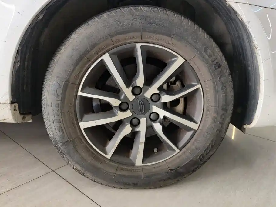 Geely Emgrand — миниатюра 6
