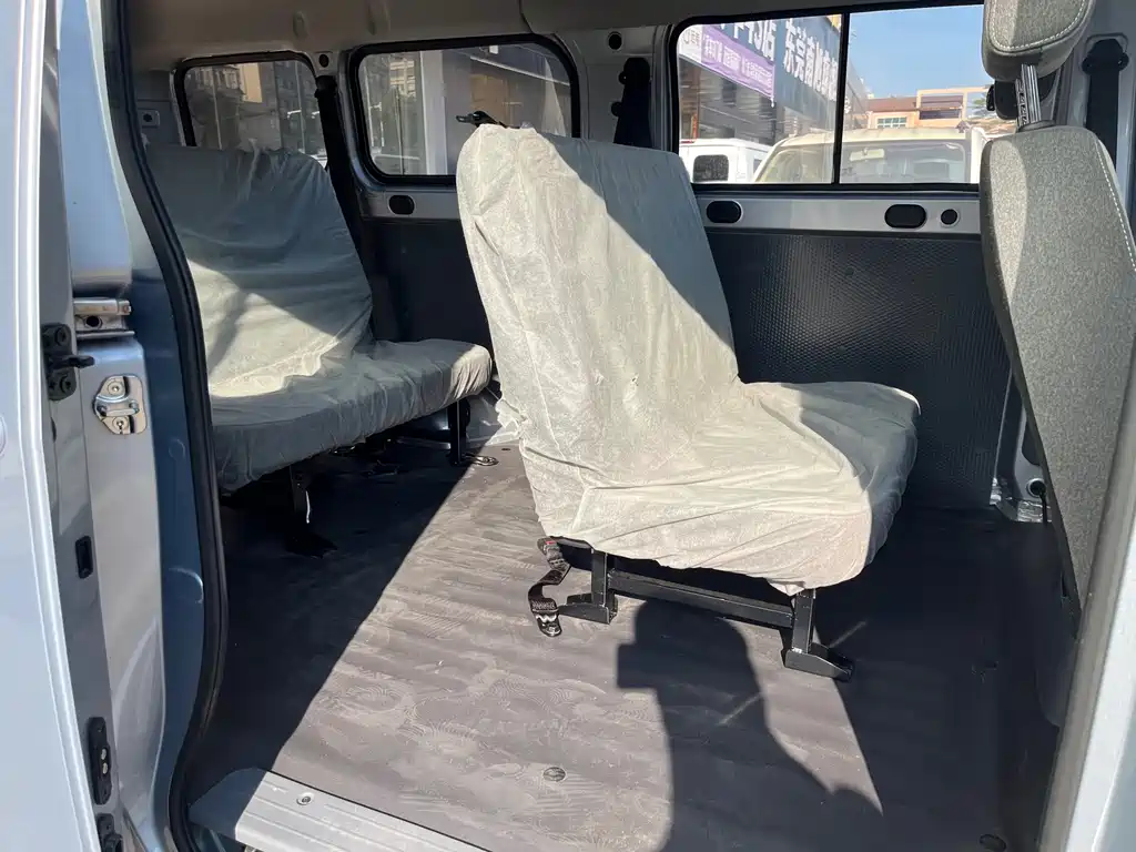 Wuling Yangguang — миниатюра 10