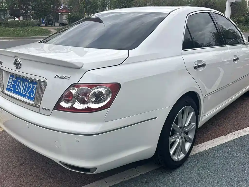 Toyota Reiz — миниатюра 6