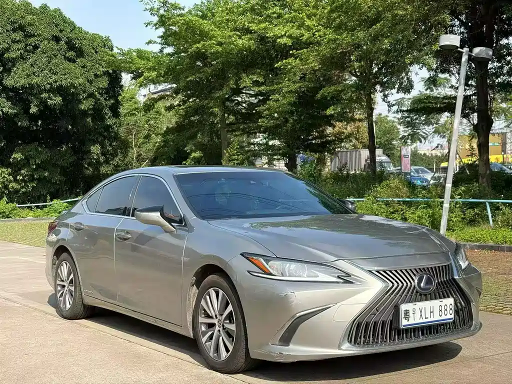Lexus ES 2021 300h