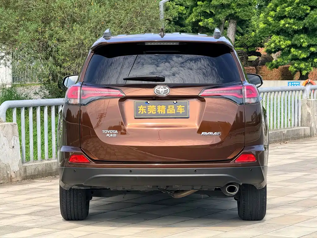 Toyota RAV4 — миниатюра 4