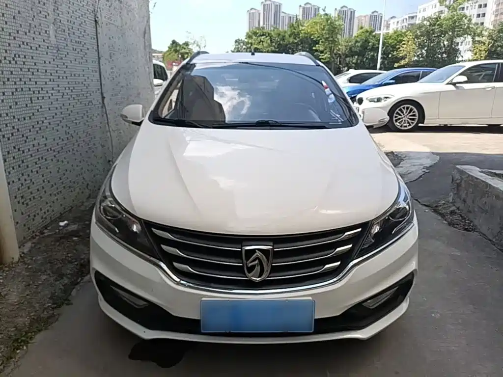 Baojun 310W — миниатюра 3