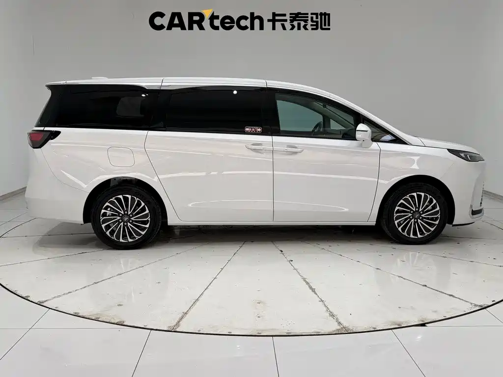 Buick GL8 Hybrid — миниатюра 4