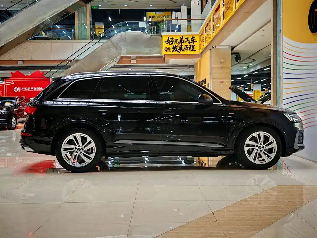 Audi Q7 2023 — фото 10