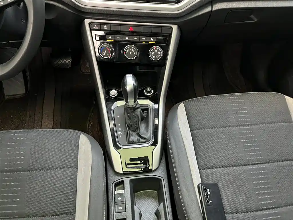 VOLKSWAGEN T ROC EXPLORING SONGS