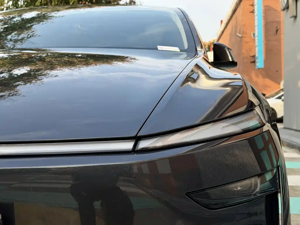 Tesla Model Y — миниатюра 10