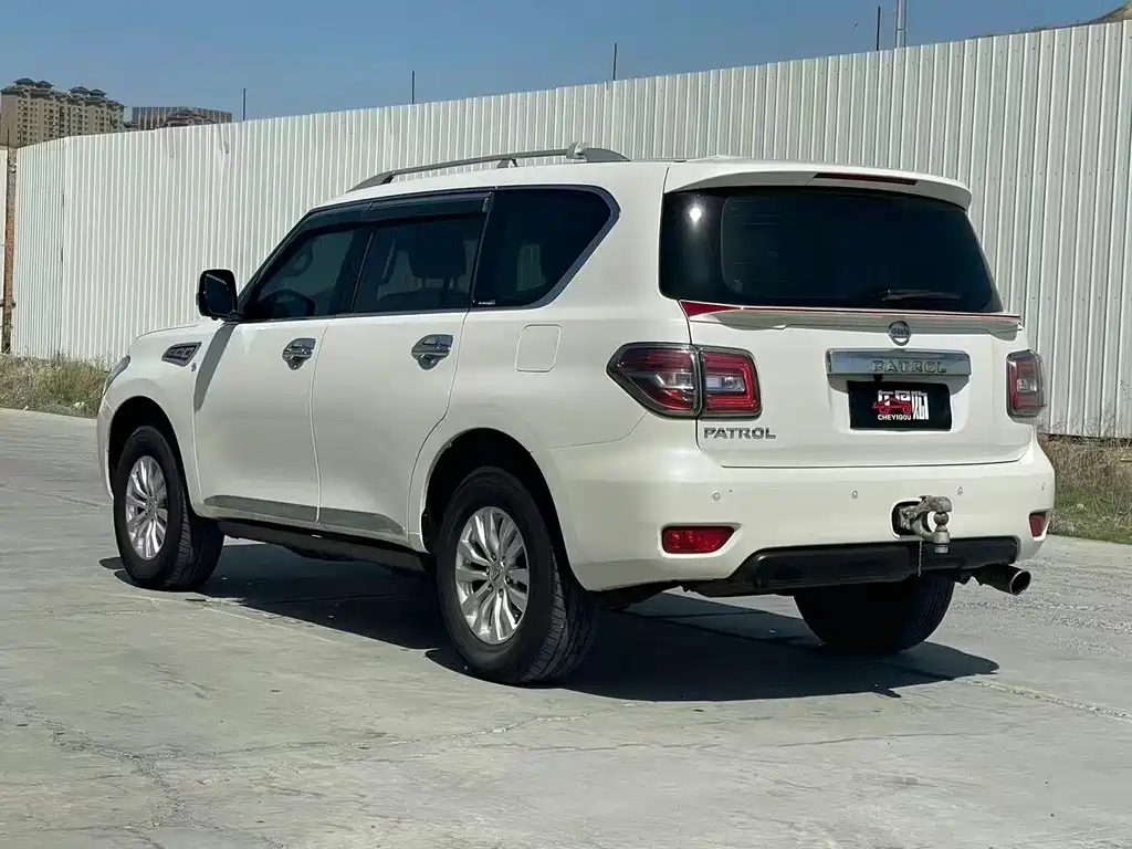 Nissan Patrol — миниатюра 9