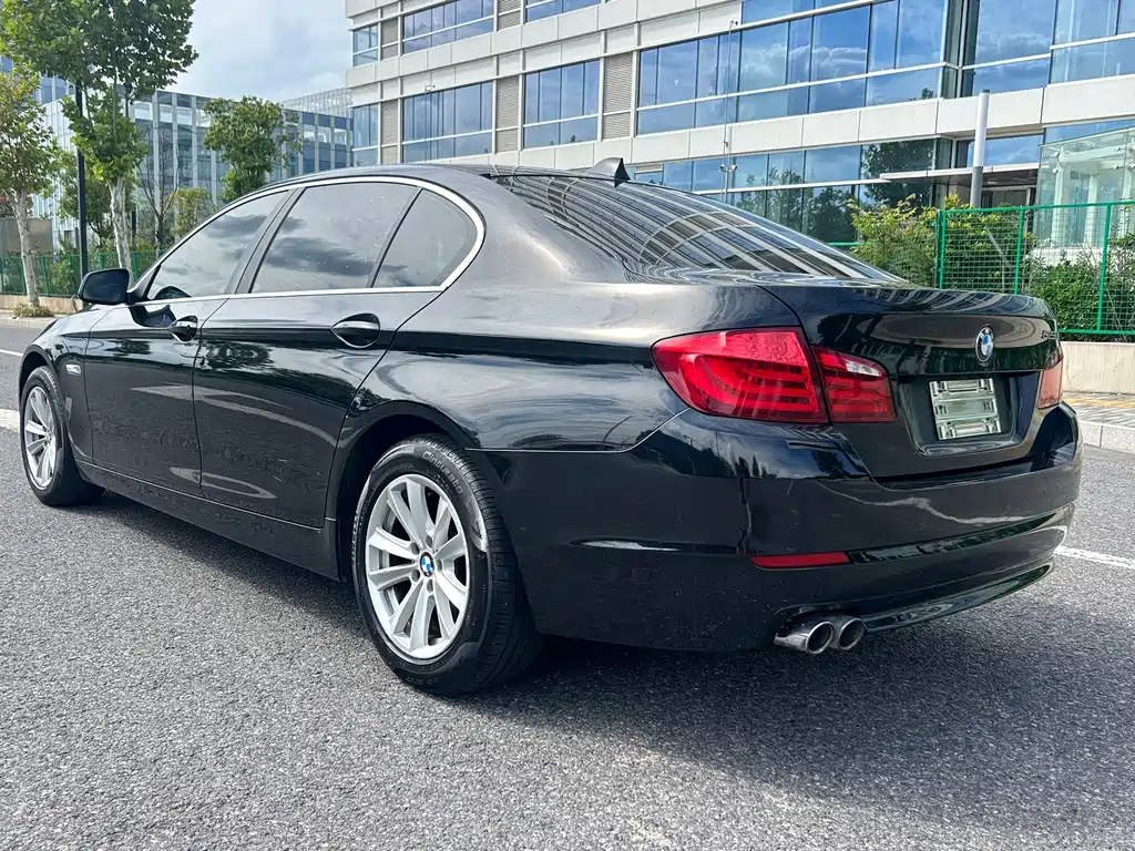 BMW 5 Series — миниатюра 4