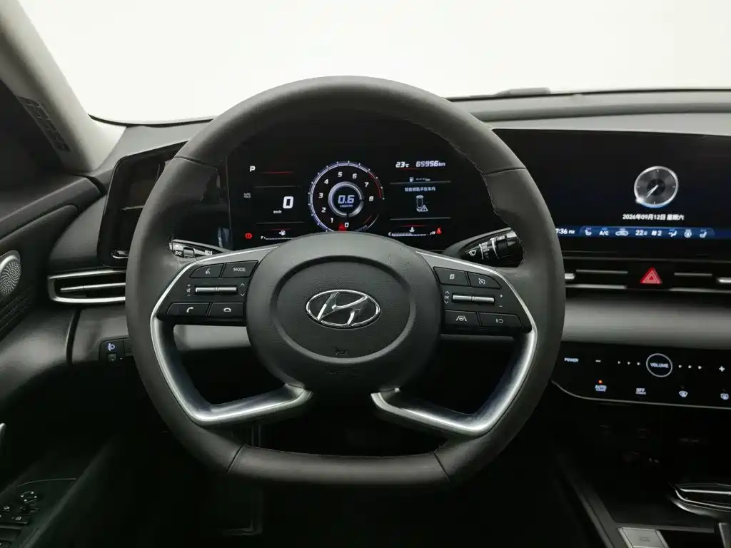 Hyundai Elantra — миниатюра 11