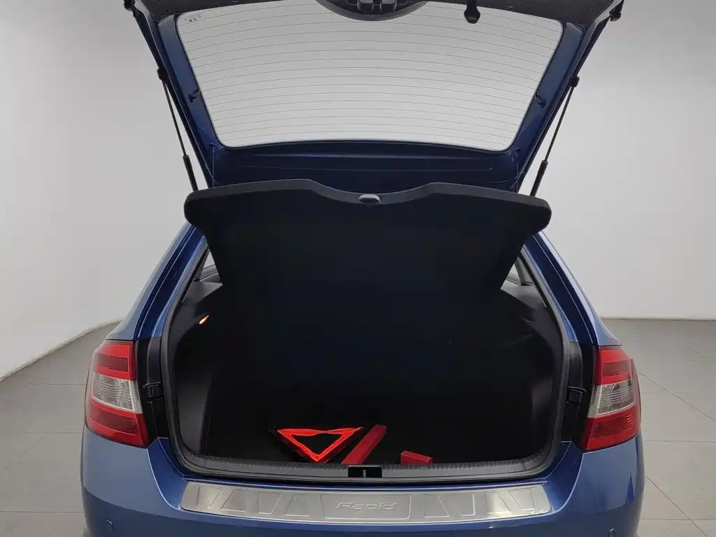 Skoda Rapid Spaceback — миниатюра 16