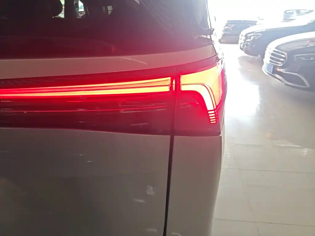 Buick GL8 Hybrid — миниатюра 8