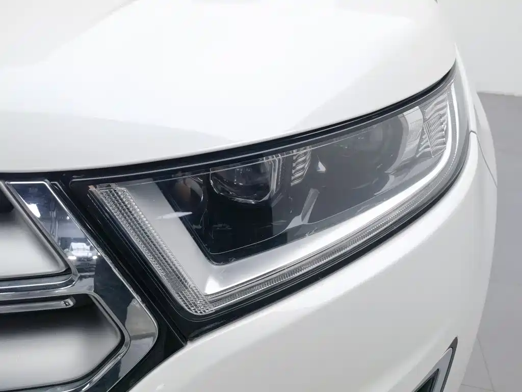 Ford Edge — миниатюра 7