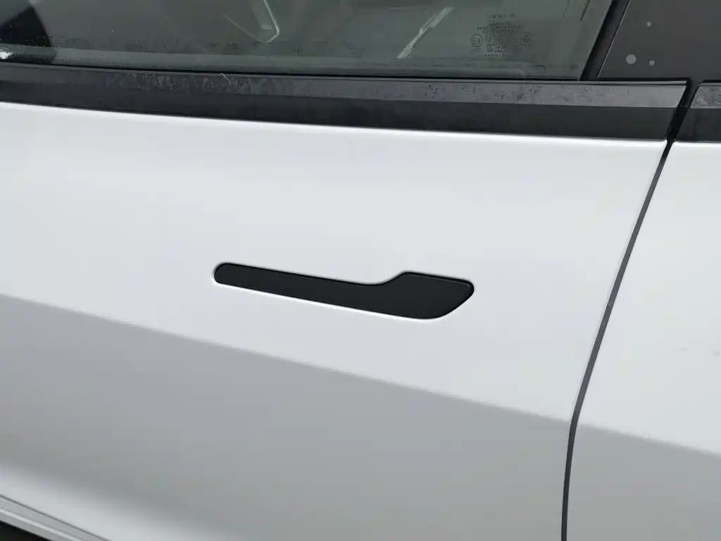 Tesla Model 3 — миниатюра 18