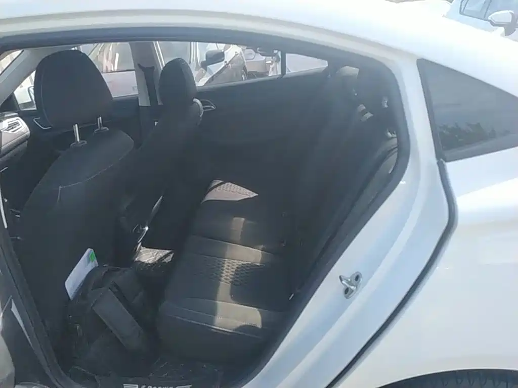 Roewe i5 — миниатюра 17