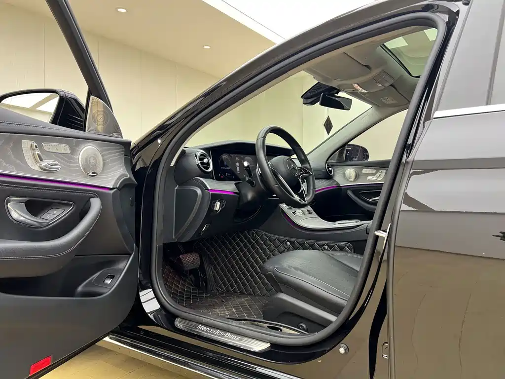 Mercedes-Benz E-Class — миниатюра 9