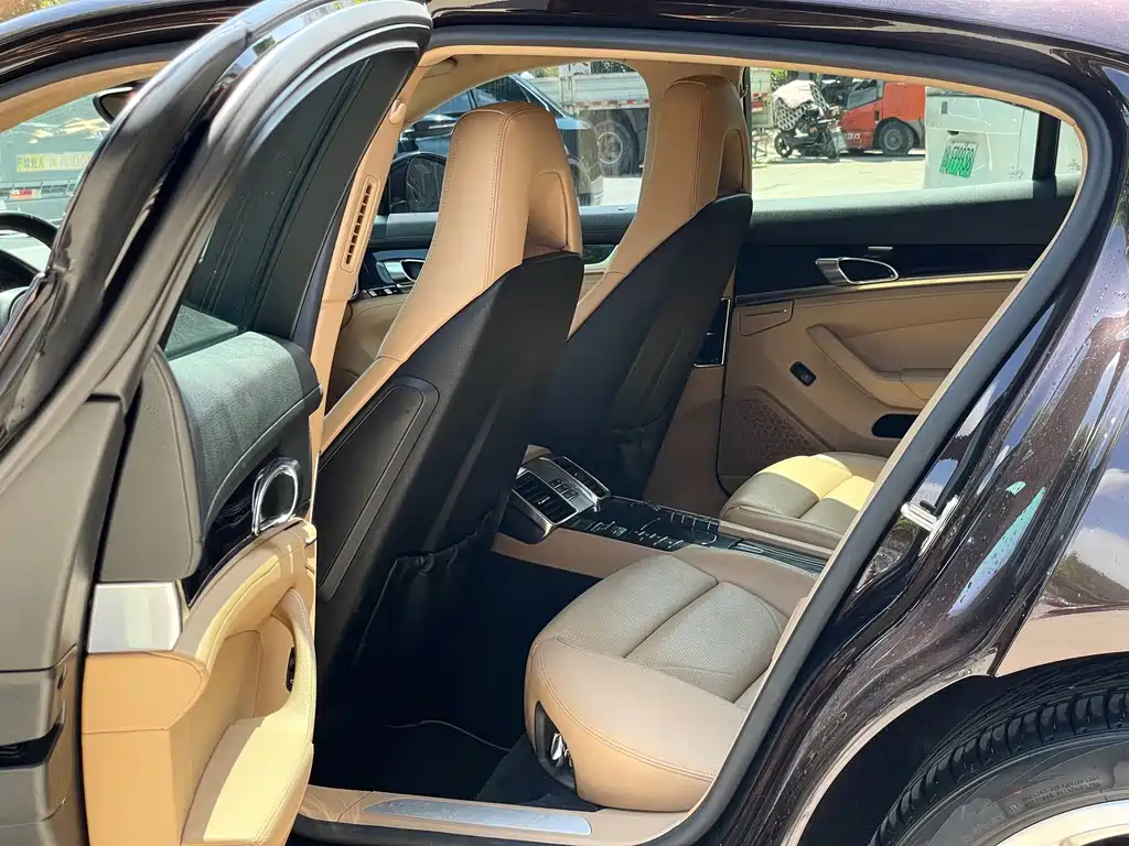 Porsche Panamera 2013 Panamera 4 Platinum Edition 3.6L