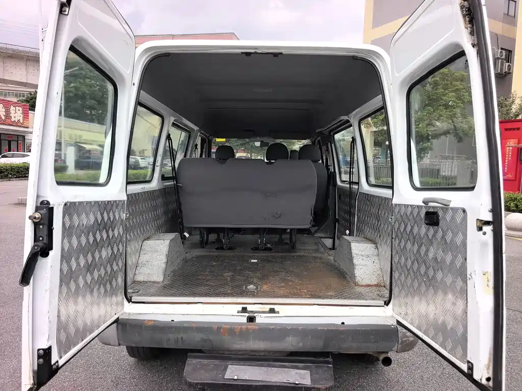 Ford Transit Classic — миниатюра 9