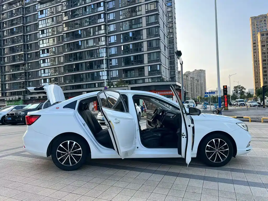 Roewe i5 — миниатюра 8