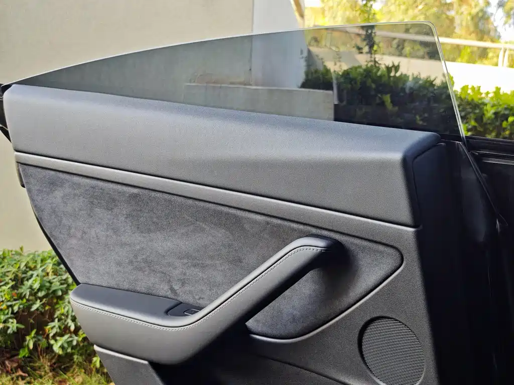Tesla Model 3 — миниатюра 15