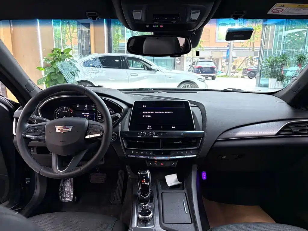 Cadillac CT5 — миниатюра 5