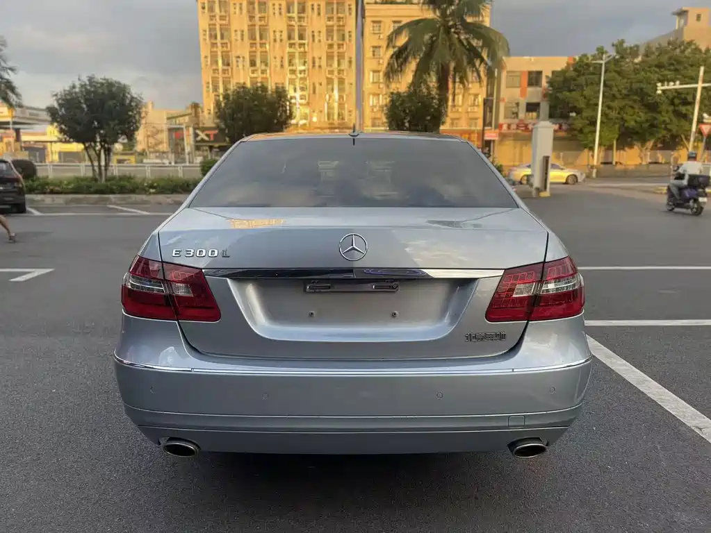 Mercedes-Benz E-Class — миниатюра 5