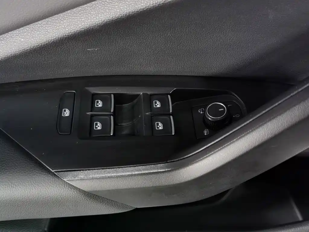 Volkswagen Sagitar — миниатюра 9
