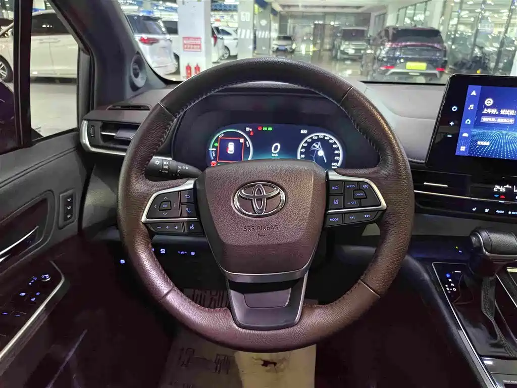 Toyota Granvia — миниатюра 7