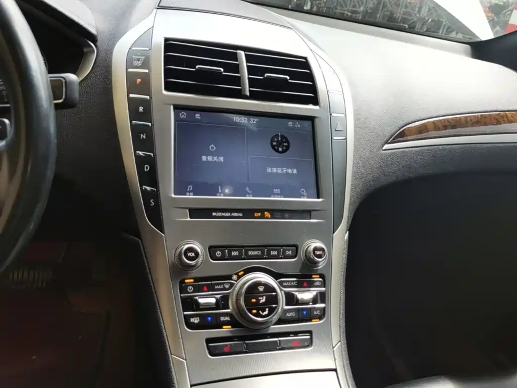 Lincoln MKZ — миниатюра 13