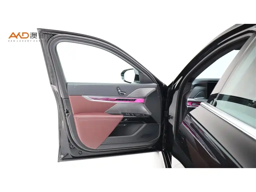 BMW i7 — миниатюра 10