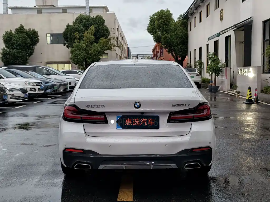 BMW 5 Series — миниатюра 7