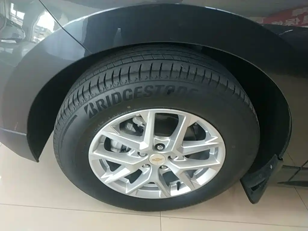 Chevrolet Equinox — миниатюра 23