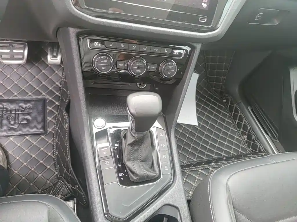 Volkswagen Tiguan L — миниатюра 14