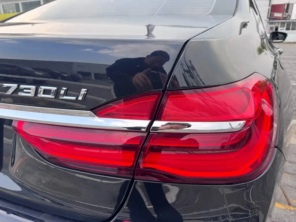 BMW 7 Series — миниатюра 21