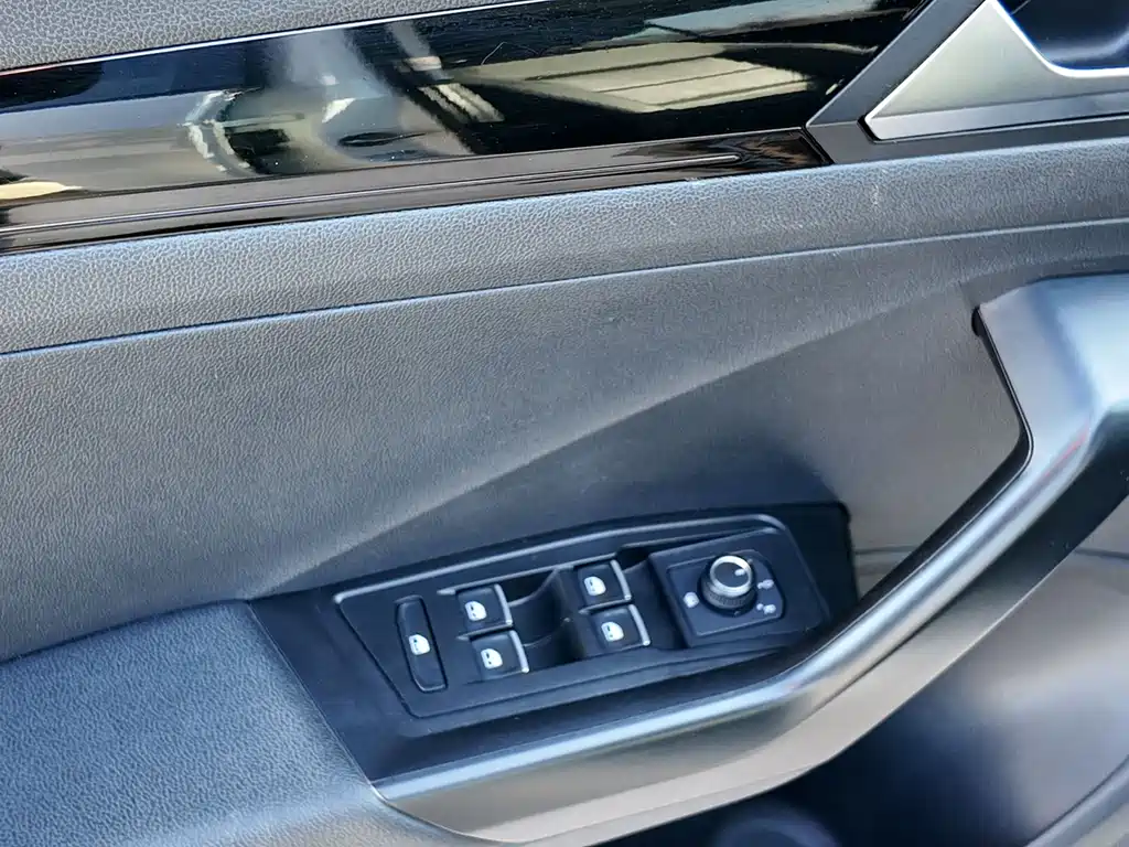 VOLKSWAGEN T ROC EXPLORING SONGS