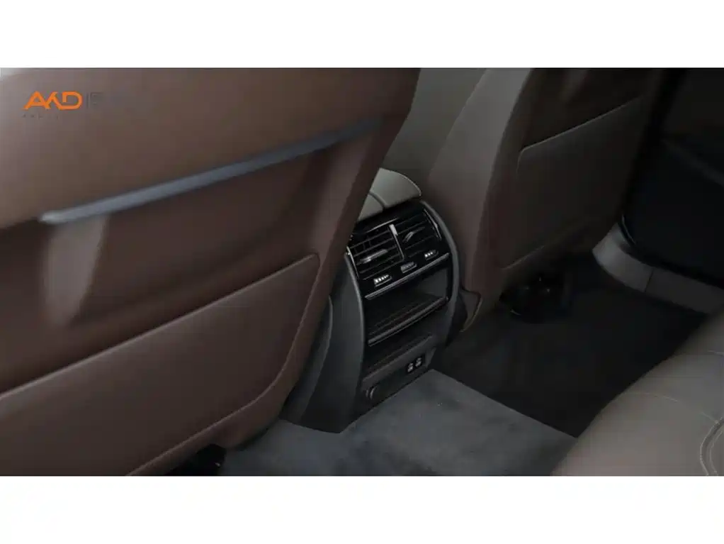 BMW 5 Series — миниатюра 9