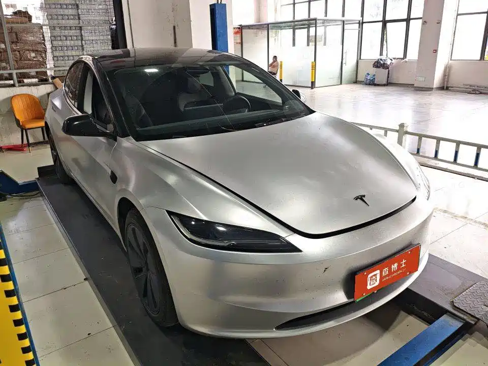 Tesla Model 3 — миниатюра 2