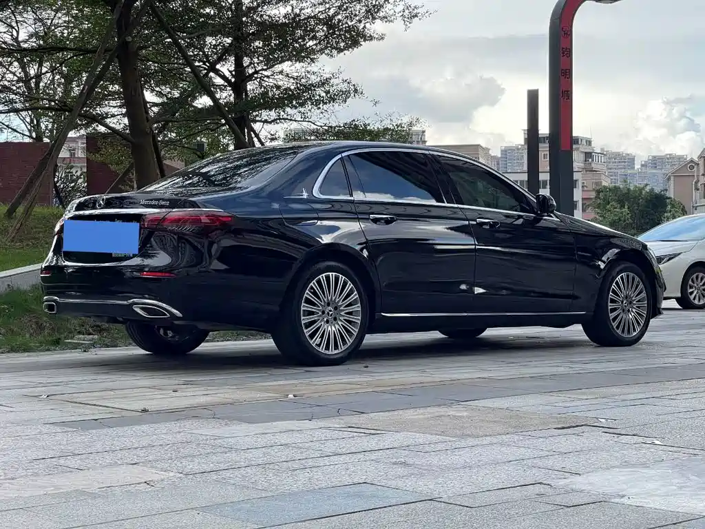 MERCEDES-BENZ E CLASS