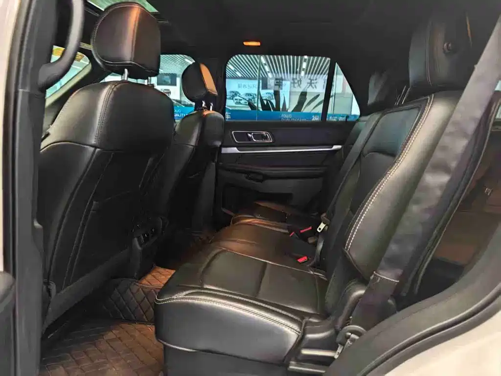 Ford Explorer (Import) — миниатюра 7