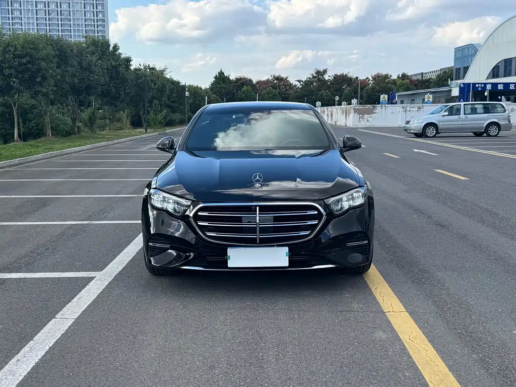 Mercedes-Benz E-Class — миниатюра 2