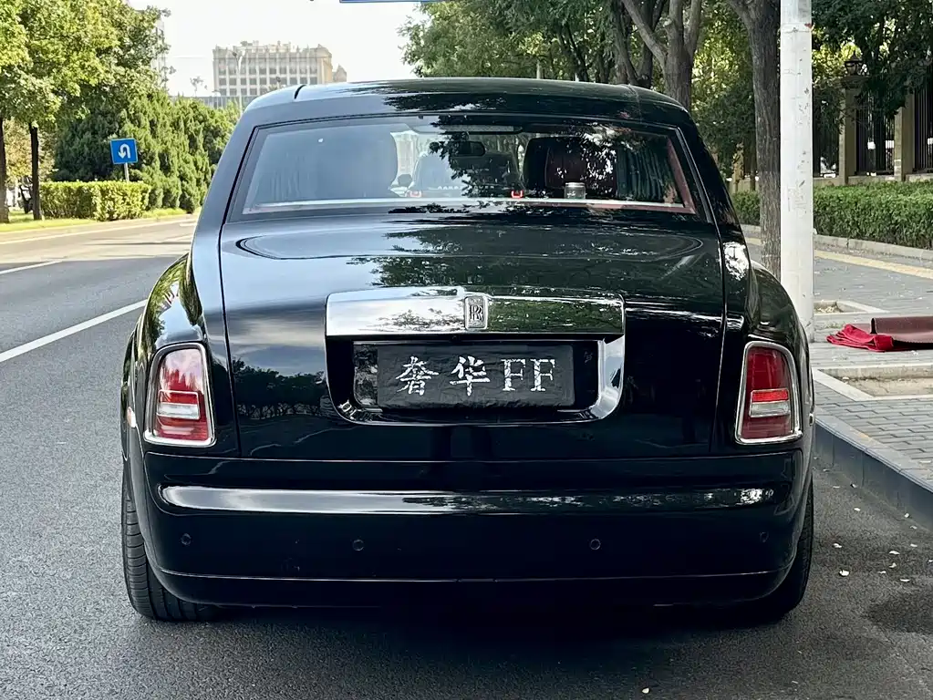 Rolls-Royce Phantom — миниатюра 4