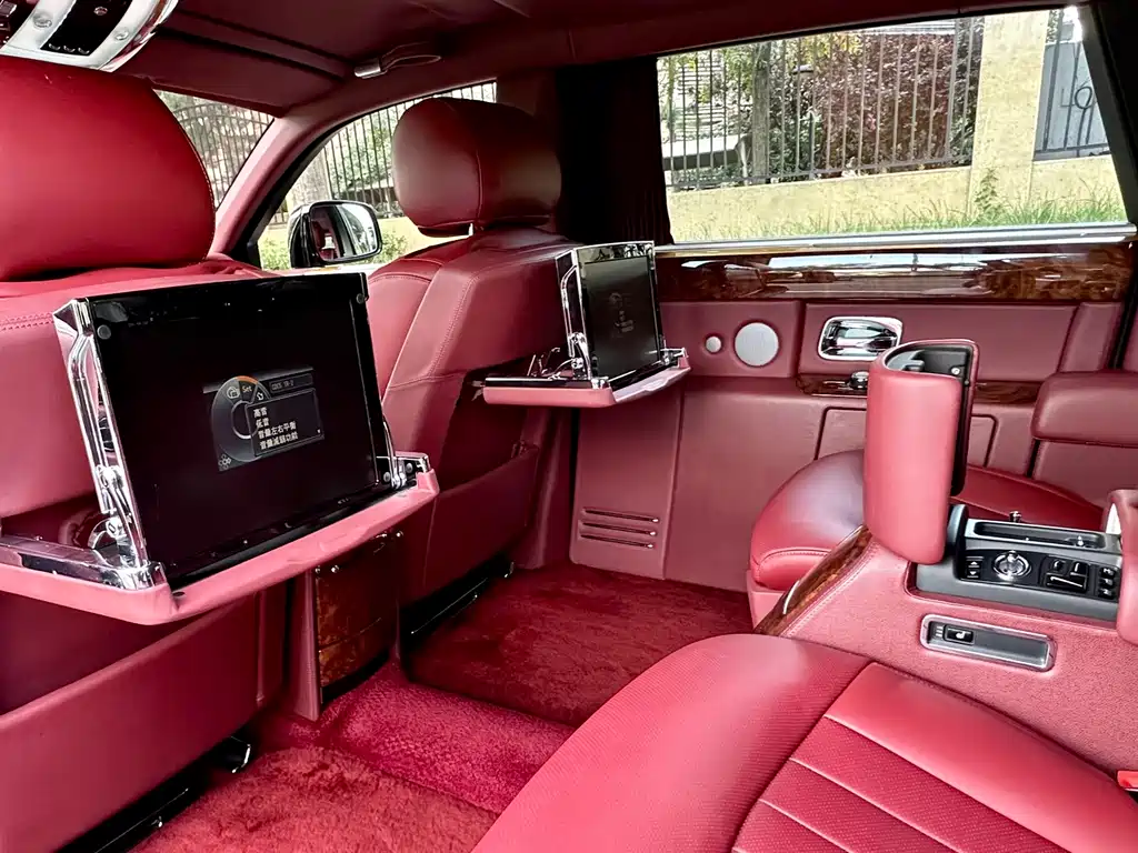 Rolls-Royce Phantom — миниатюра 13