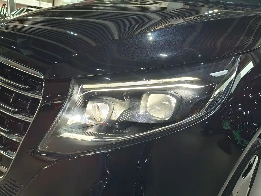 MERCEDES-BENZ V CLASS