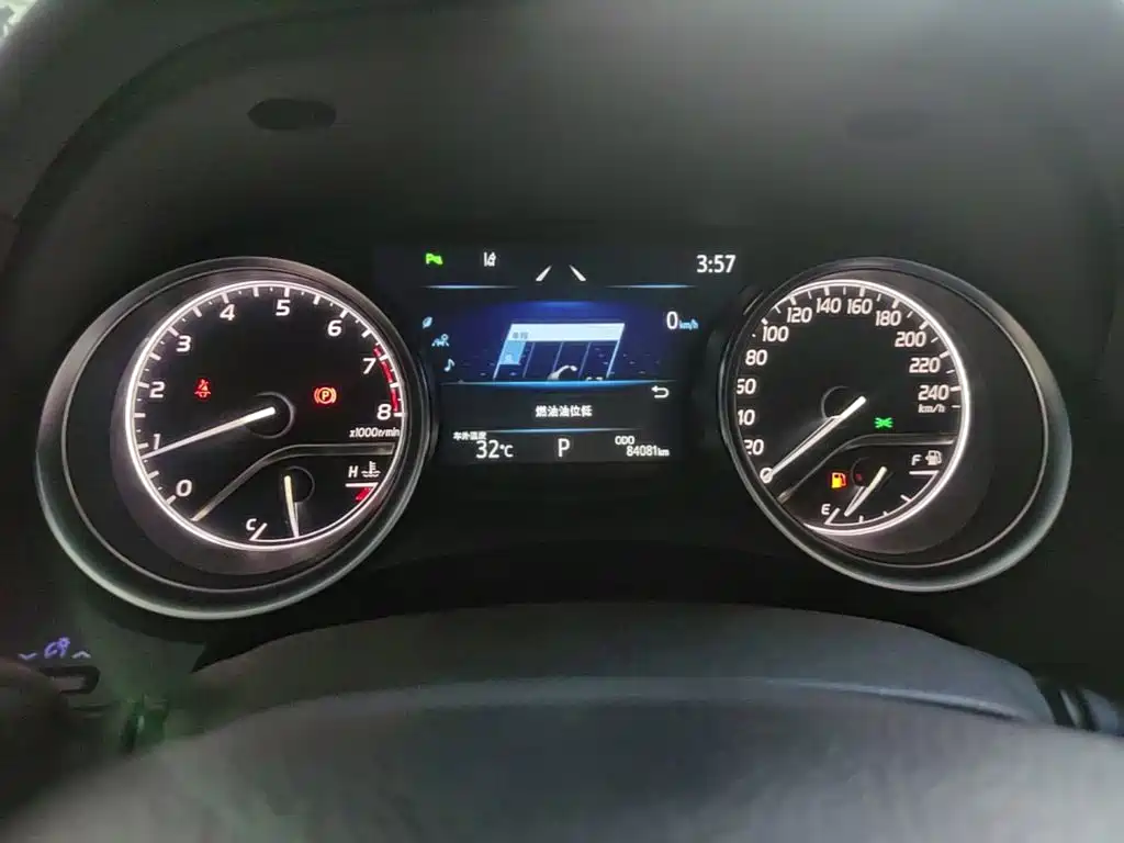 Toyota Camry — миниатюра 12