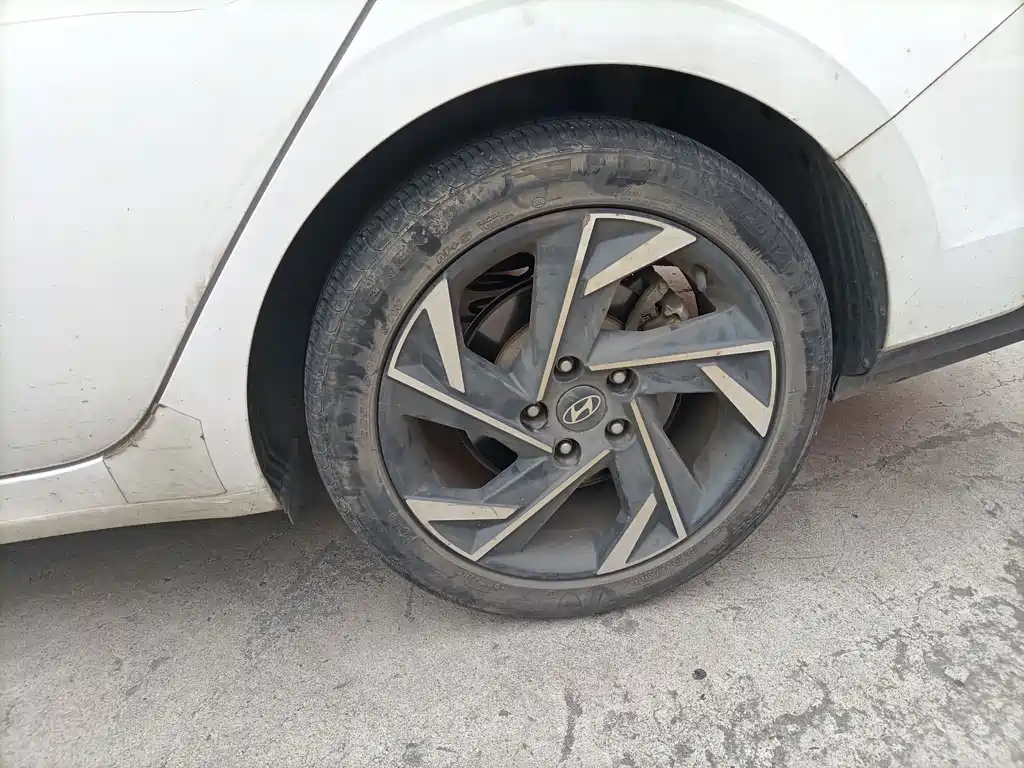 Hyundai Elantra — миниатюра 15