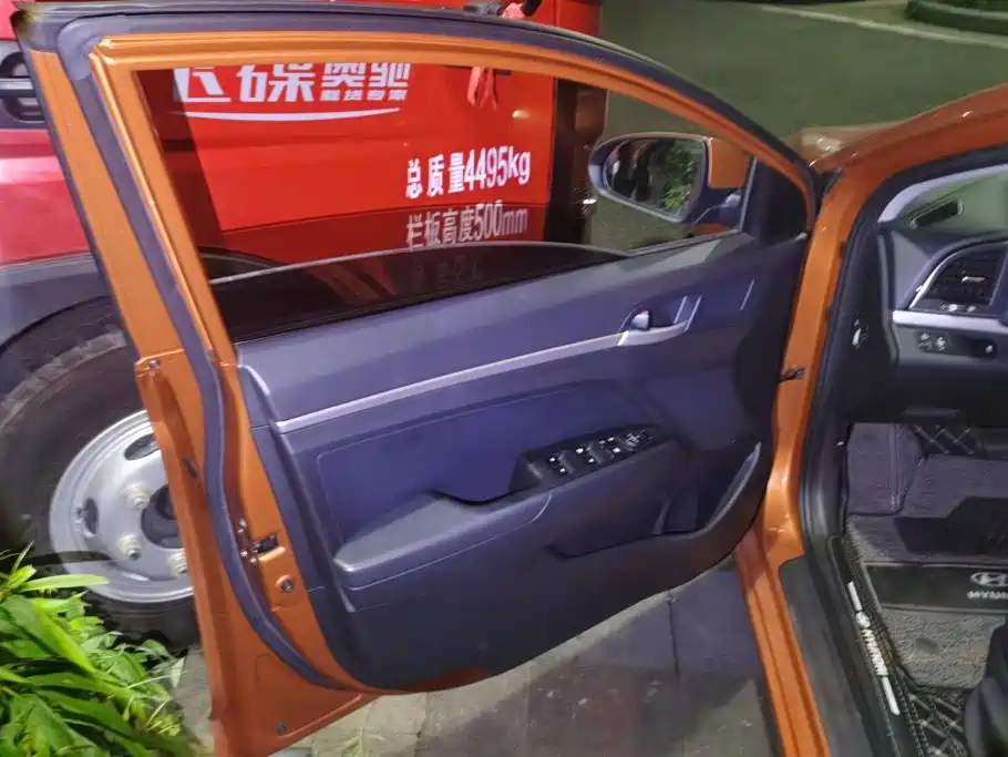 Hyundai Elantra — миниатюра 7