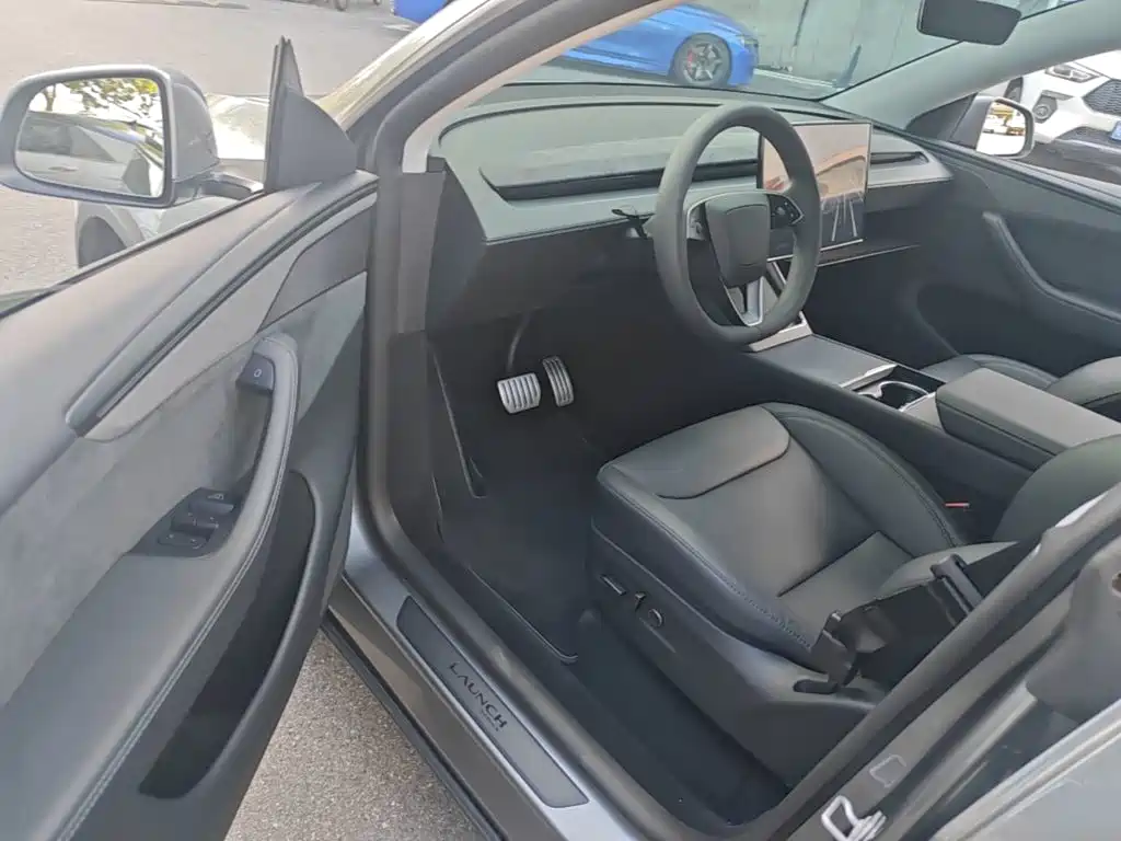 Tesla Model Y — миниатюра 16