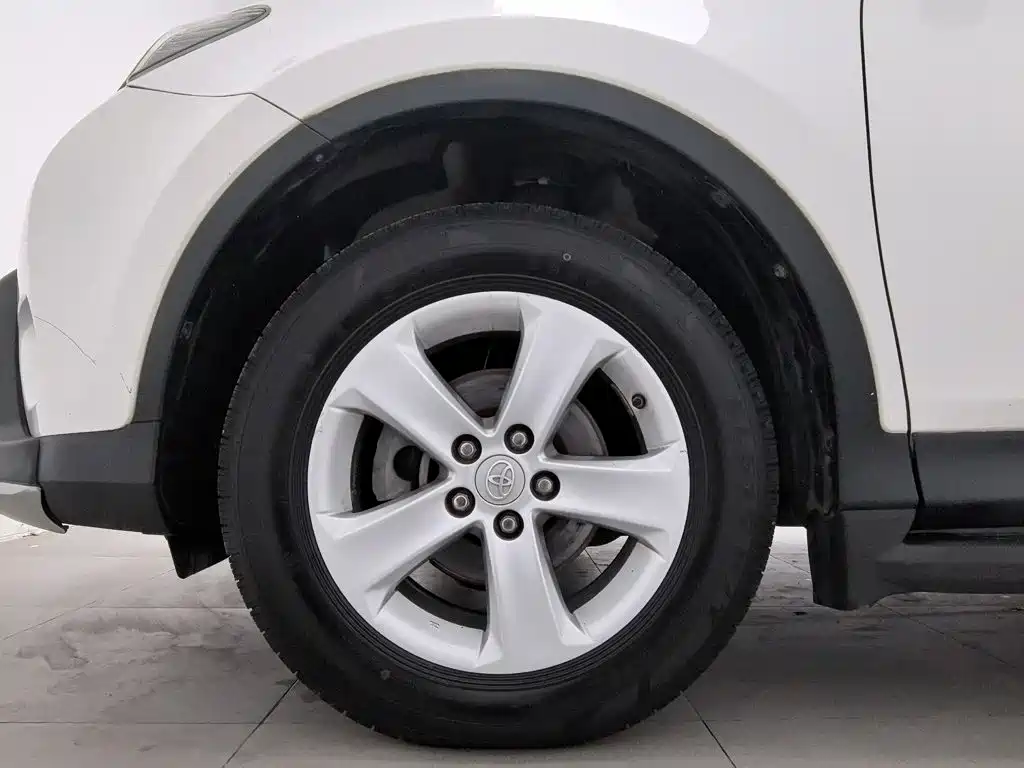 Toyota RAV4 — миниатюра 17