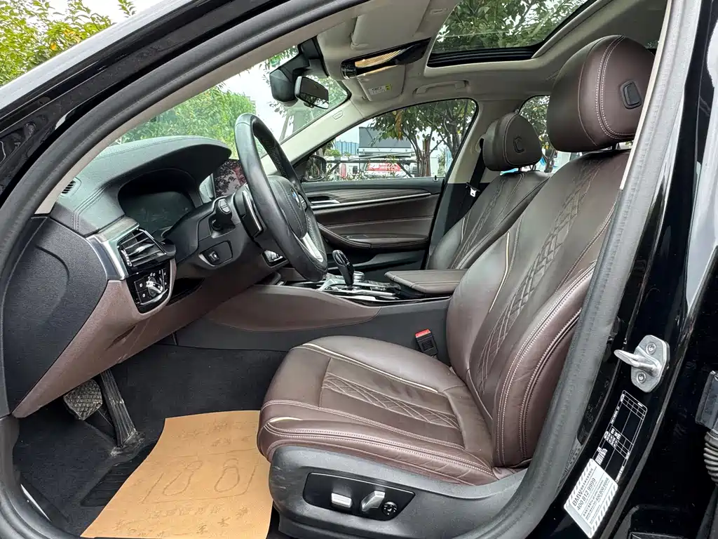BMW 5 Series — миниатюра 13