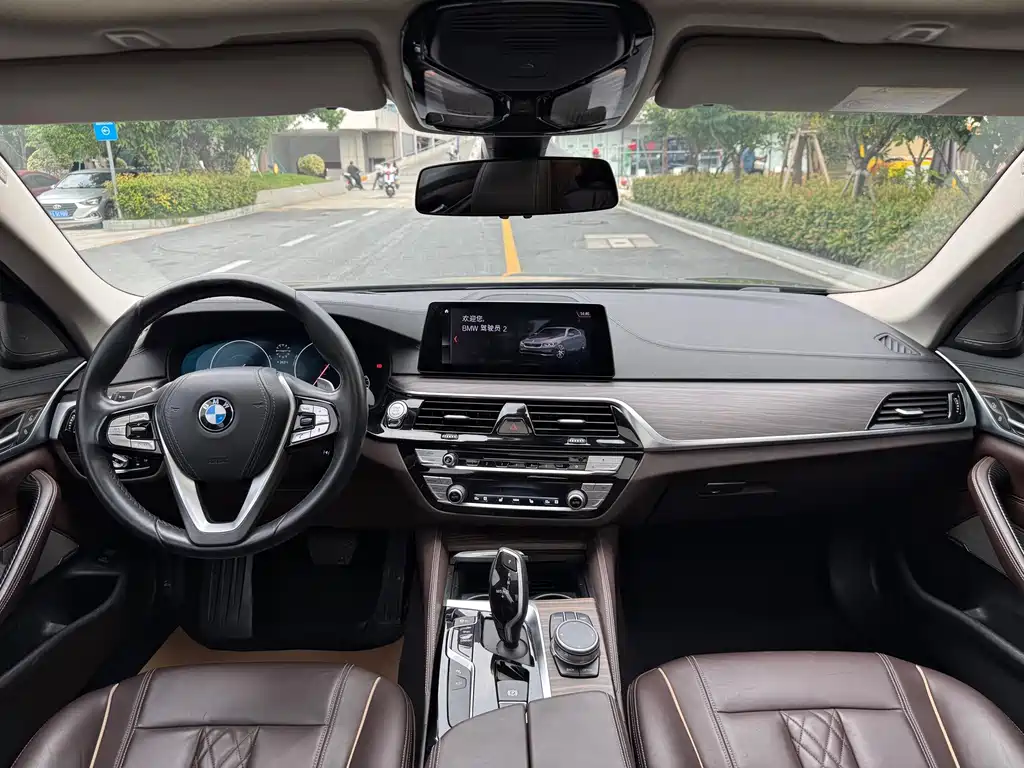 BMW 5 Series — миниатюра 19