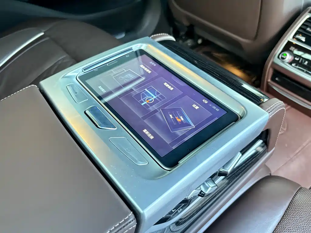 BMW 7 Series — миниатюра 14